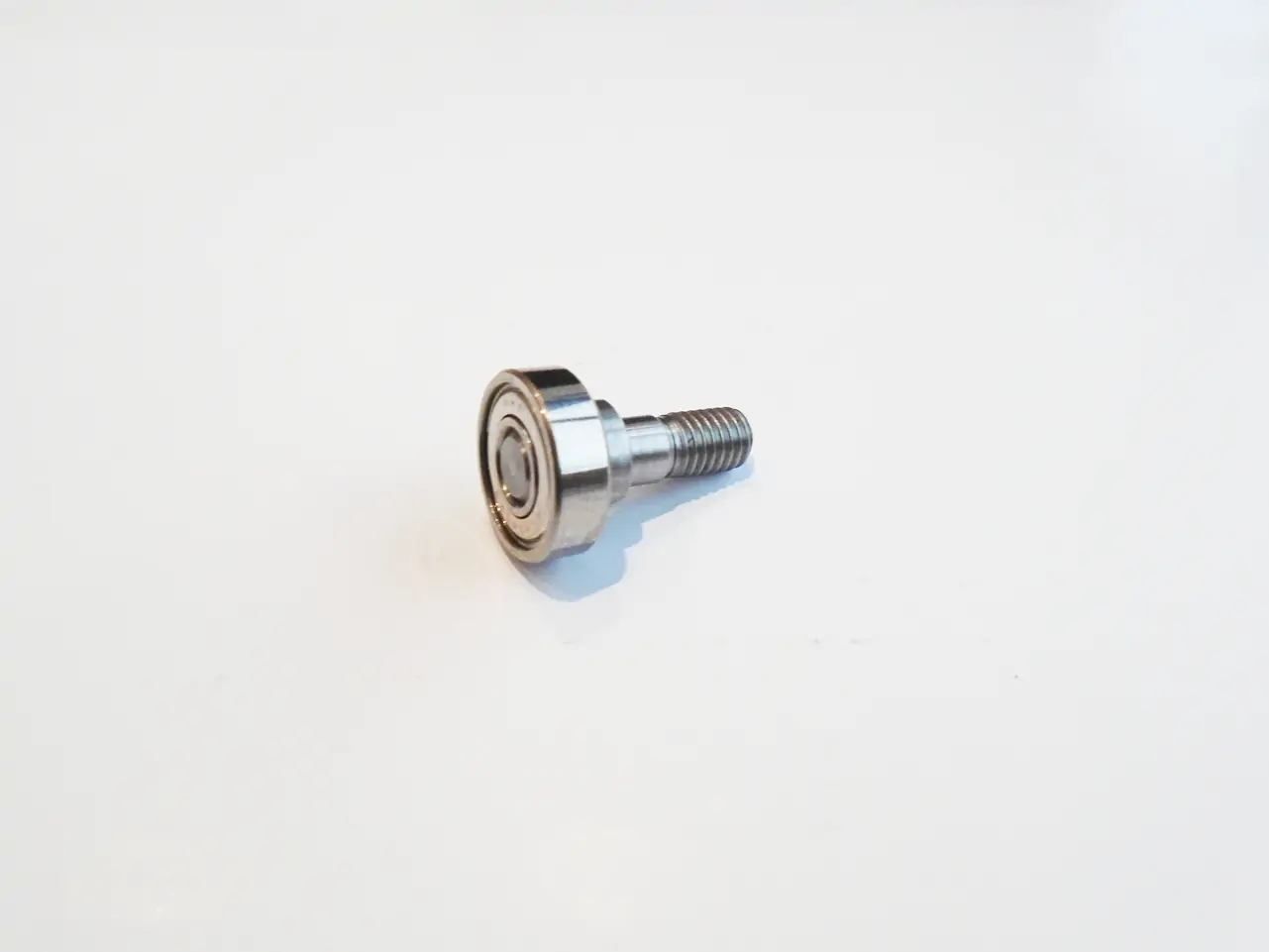Eccentric roller shaft