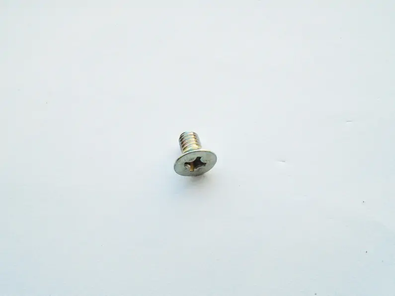 Flat head screw (Philips M6x10)