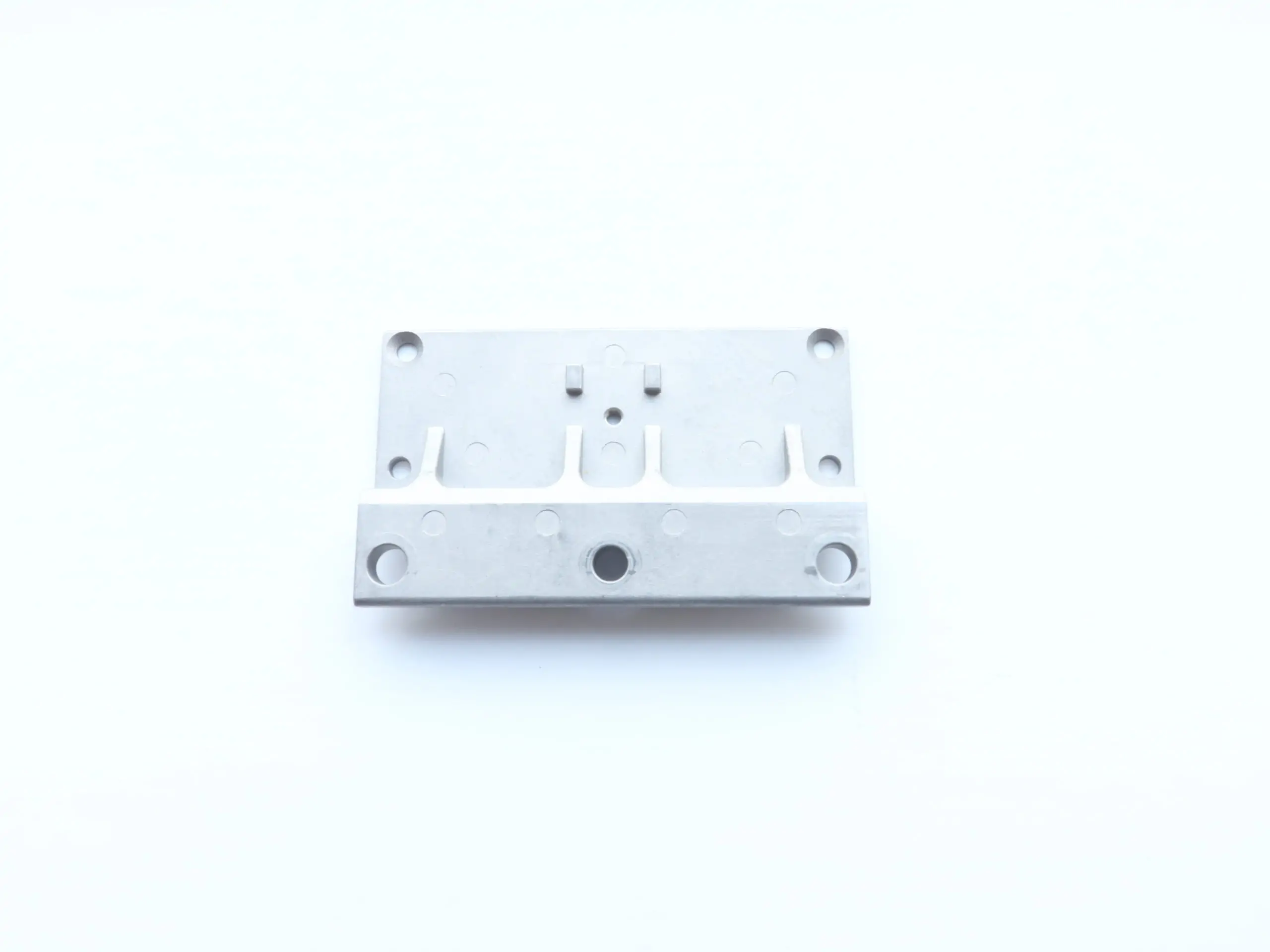 Connecting plate