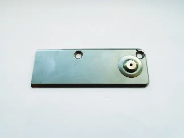 Needle plate (for cap frame)